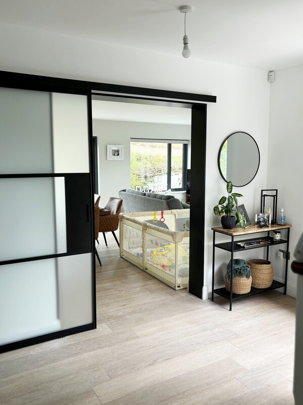 Room divider with central panel with Handle 3